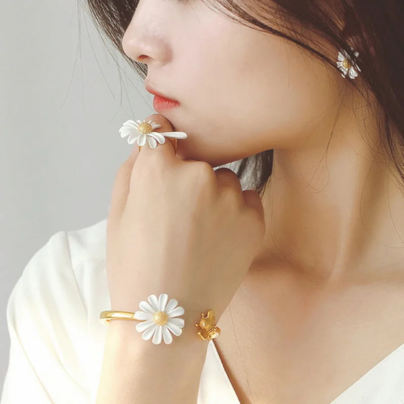 Adorable Kawaii Daisy Flower Bracelets 🌼✨ | Cute Bangles for Women & Girls | Perfect Jewelry Gifts for Parties, Weddings & Birthdays! 🎉💖
