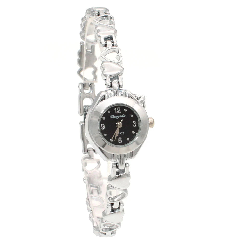 β¨ Kawaii Retro Quartz Bracelet Watch πΈ Vintage Roman Style for Women π High-Quality Silver Timepiece β°