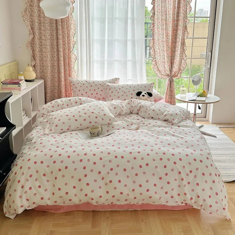 Kawaii Strawberry Dreams Duvet Cover Set - Adorable 3-Piece Cotton Bedding for Cozy Comfort ๐โจ