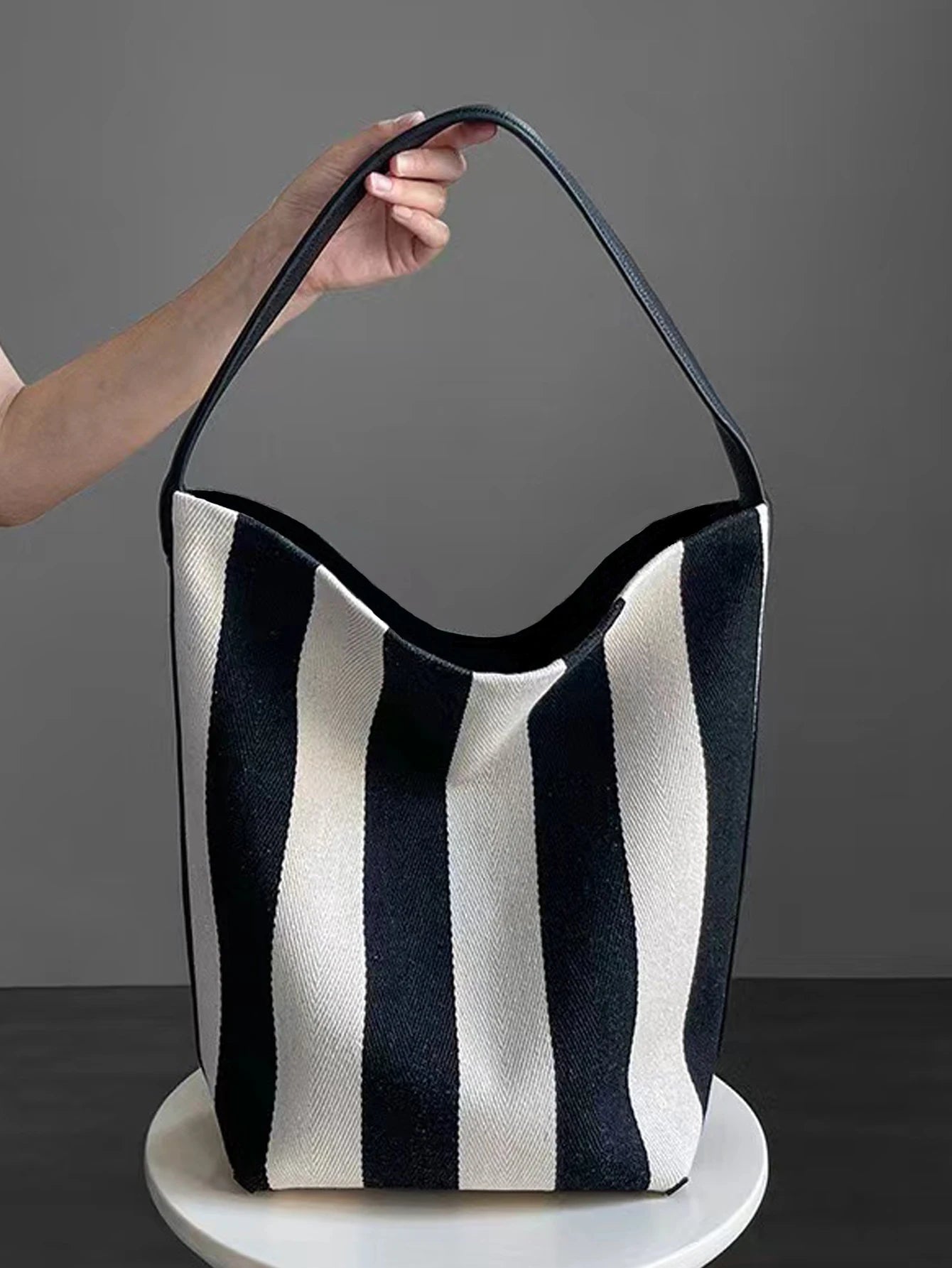 Kawaii Striped Canvas Bucket Bag πβ¨ - Large Capacity Commuting Tote for Trendy Women ππ