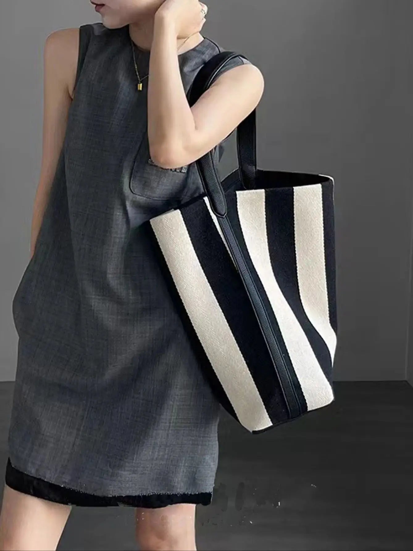 Kawaii Striped Canvas Bucket Bag πβ¨ - Large Capacity Commuting Tote for Trendy Women ππ