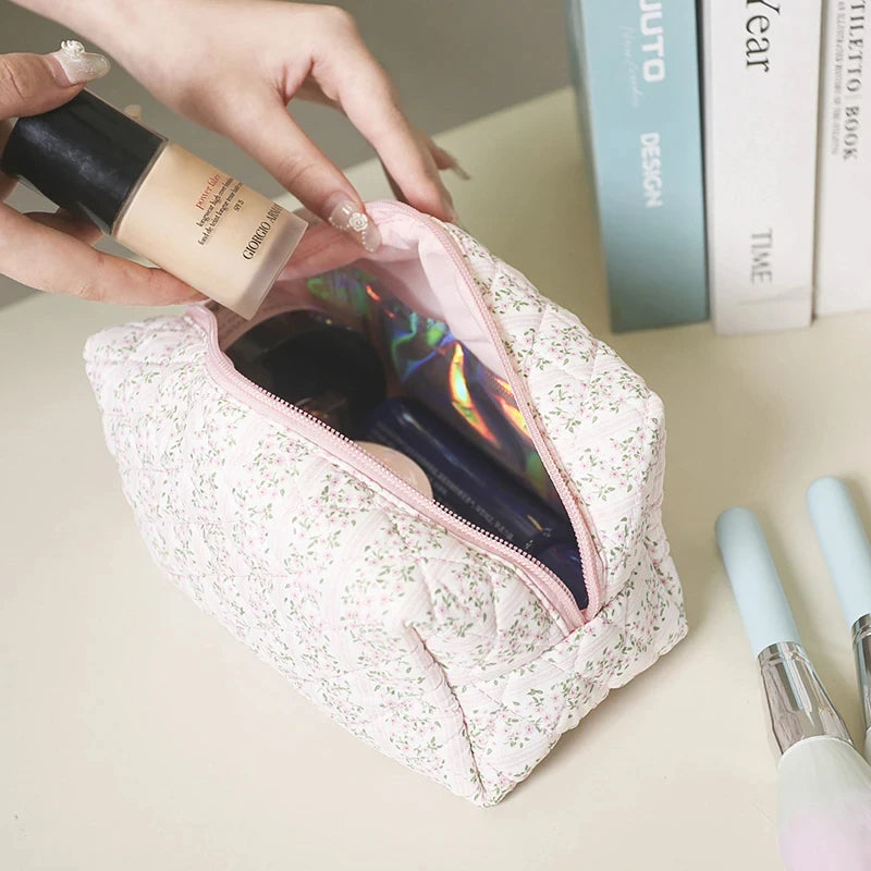 Kawaii Floral Makeup Bag πΈβ¨ | Cute Portable Cosmetic Pouch for Travel & Storage π | Perfect Gift for Sweet Girls & Women π