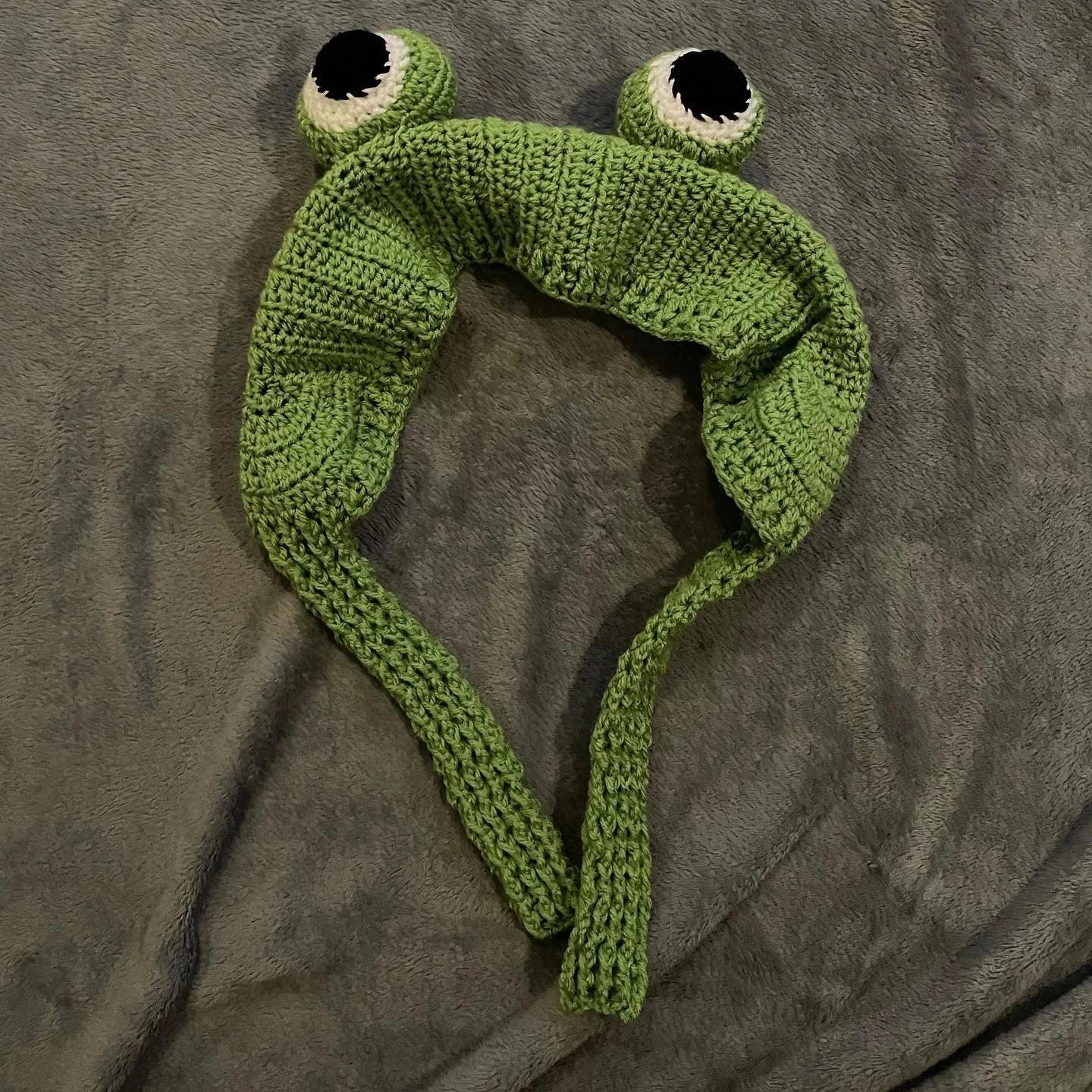 Kawaii Green Frog Beanie ๐ธโจ - Cute Knitted Winter Hat for Ladies | Warm Skull Cap & Costume Accessory! ๐โ๏ธ