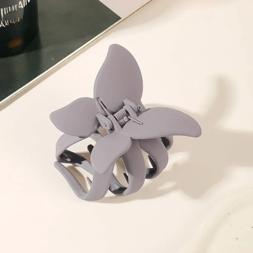 Kawaii Sweet Butterfly Hair Clip 🦋✨ | Adorable Solid Color Shark Clip for Girls' Hairstyles 🌈💕