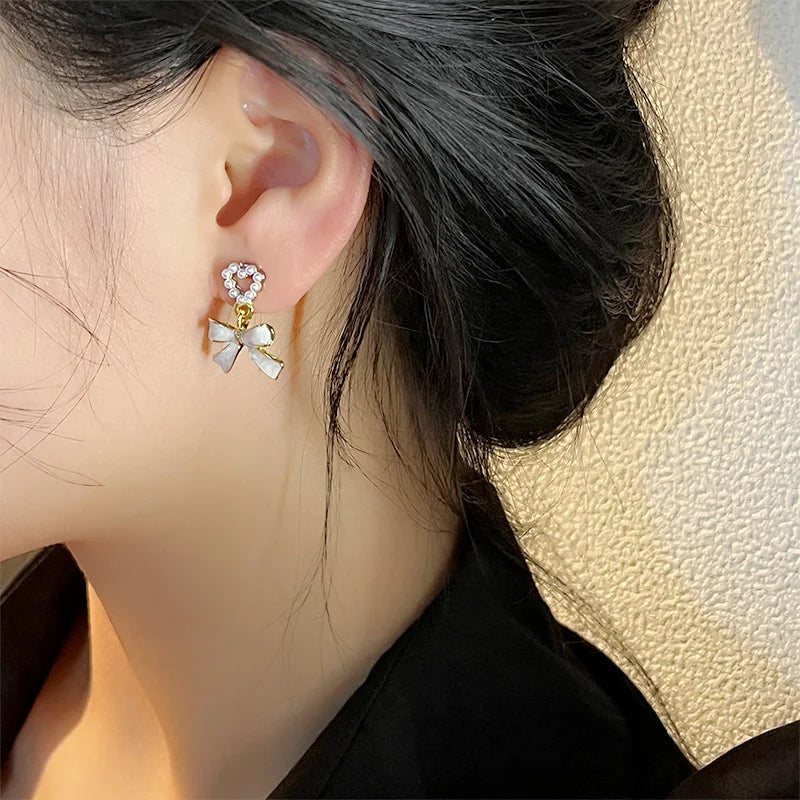 πΈ Adorable Pearl Bow Dangle Earrings π - Playful Vintage Charm for Fashionistas! π Ideal for Celebrations & Sweet Surprises! π - Pixie Quill