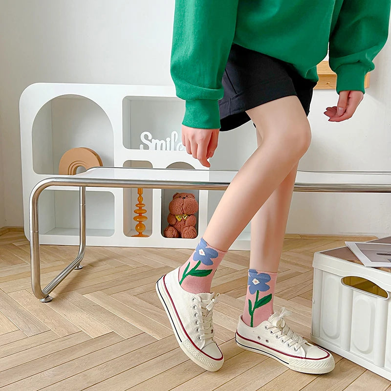 πΈ Cute Cartoon Flower Mid Tube Socks - Harajuku Vibes in Candy Colors! π