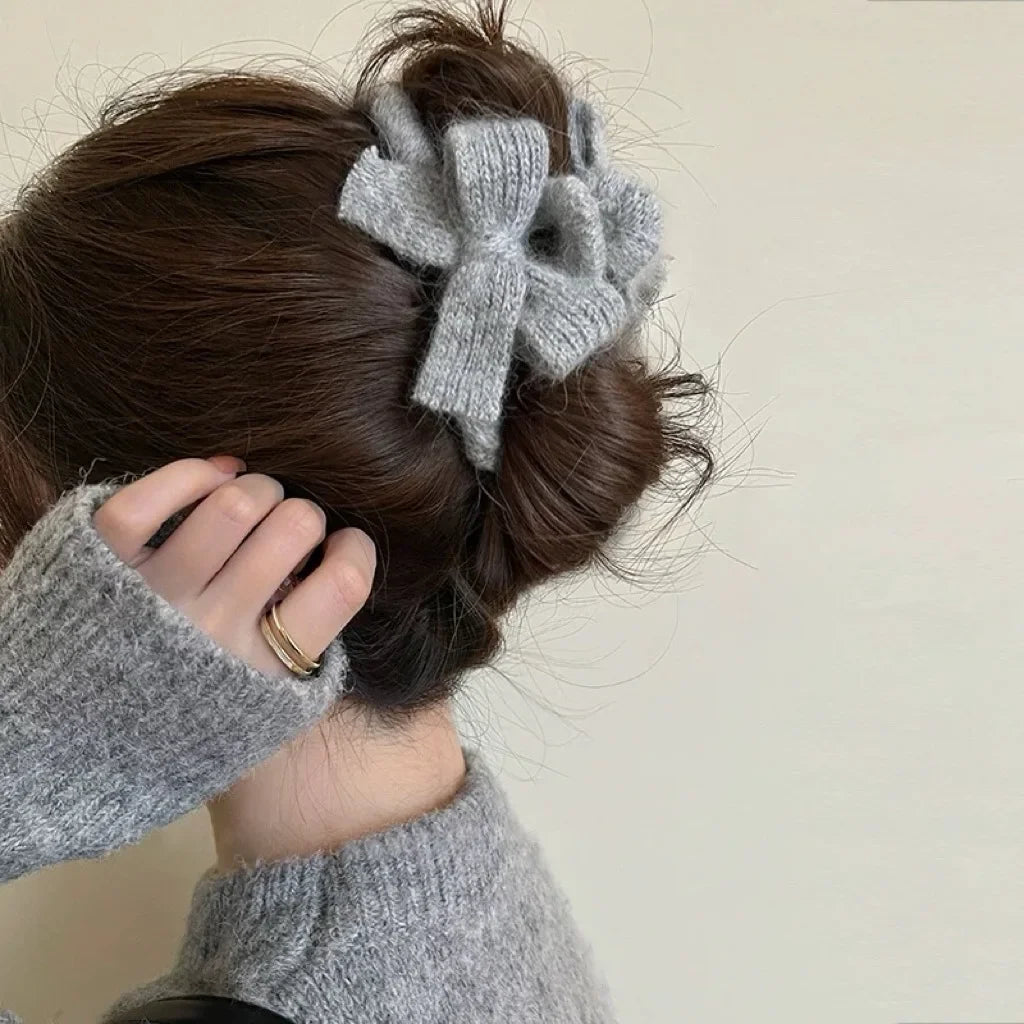 Kawaii Plush Bow Claw Clip πβ¨ - Cozy Wool Hair Accessory for Women ππββοΈ