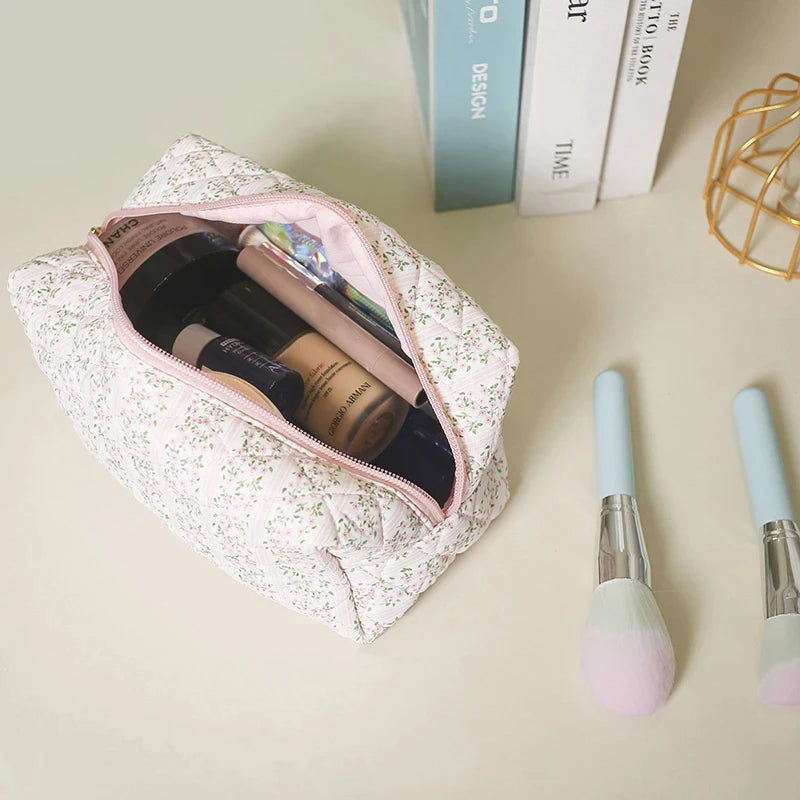 Kawaii Floral Makeup Bag πΈβ¨ | Cute Portable Cosmetic Pouch for Travel & Storage π | Perfect Gift for Sweet Girls & Women π