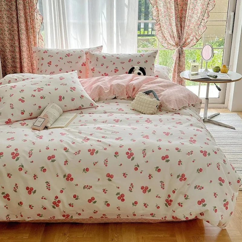 Kawaii Strawberry Dreams Duvet Cover Set - Adorable 3-Piece Cotton Bedding for Cozy Comfort ๐โจ