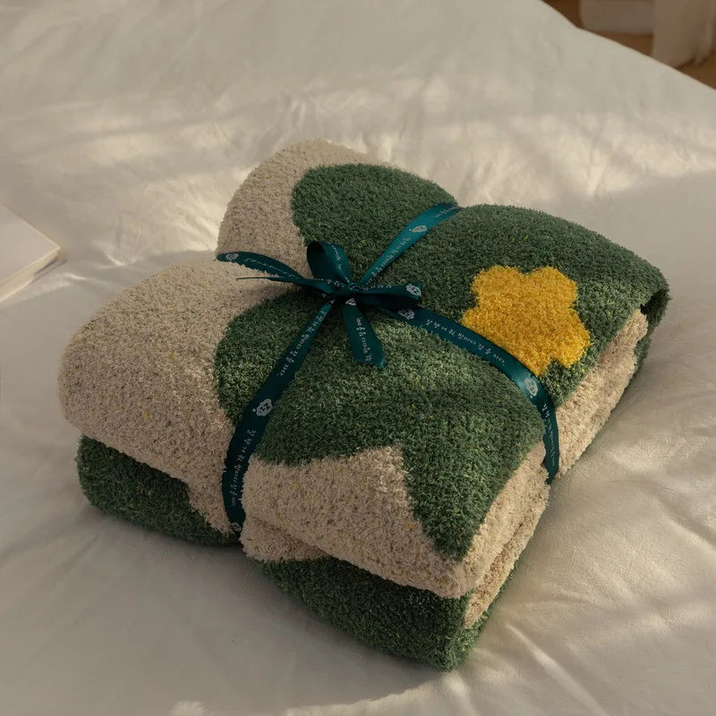 Daisy Dreamland πΌβ¨ Floral Throw Blanket for Cozy Vibes! - Pixie Quill