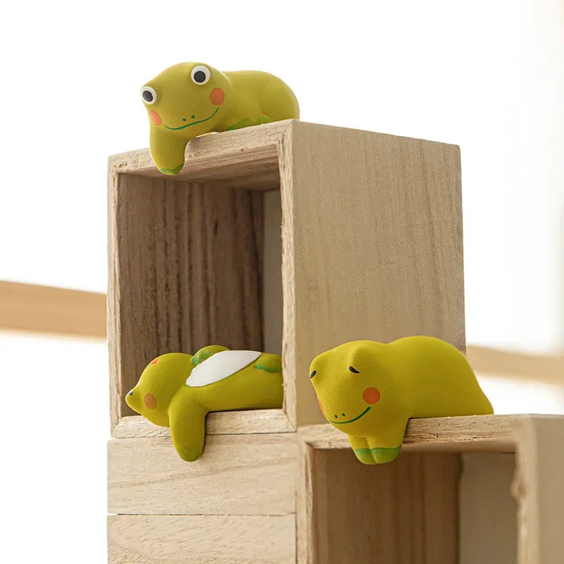Kawaii Desktop Delight: Adorable Cat, Rabbit & Frog Ornaments for Good Luck 🌟🐾✨