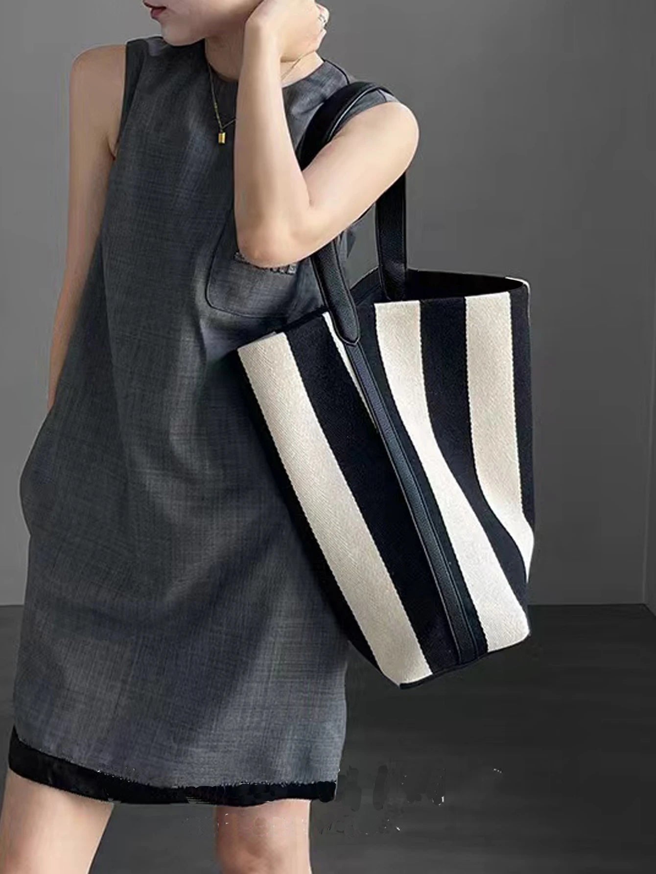 Kawaii Striped Canvas Bucket Bag πβ¨ - Large Capacity Commuting Tote for Trendy Women ππ