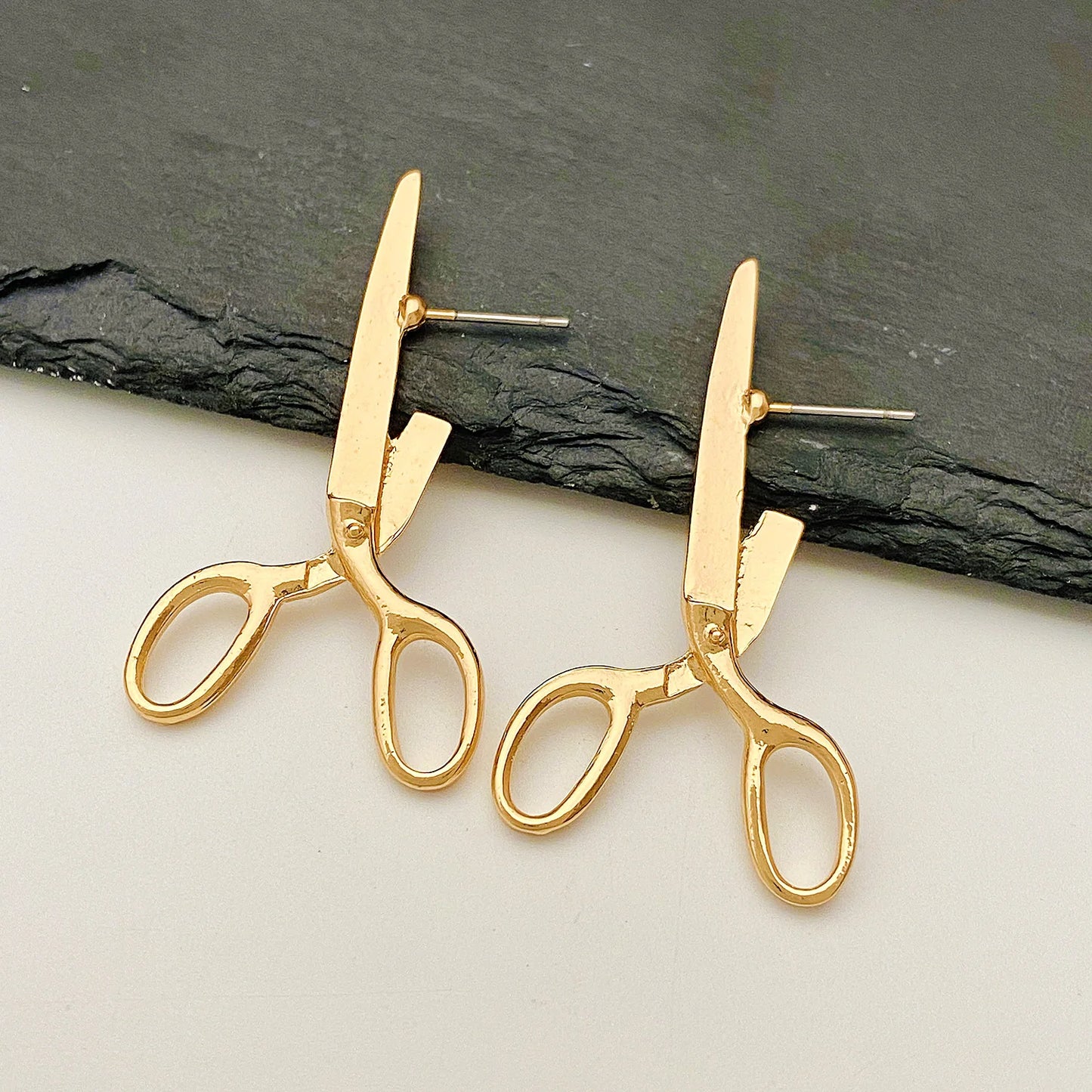 Kawaii Retro Scissors Ear Studs ✂️✨ - Adorable Hip Hop Rock Earrings for Trendy Women 🎉🎁