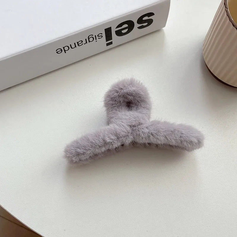 Kawaii Fluffy Crab Hair Claw Clips π¦β¨ Cute Faux Fur Ponytail Holders for Women & Girls - Adorable Winter Hair Accessories! βοΈπ