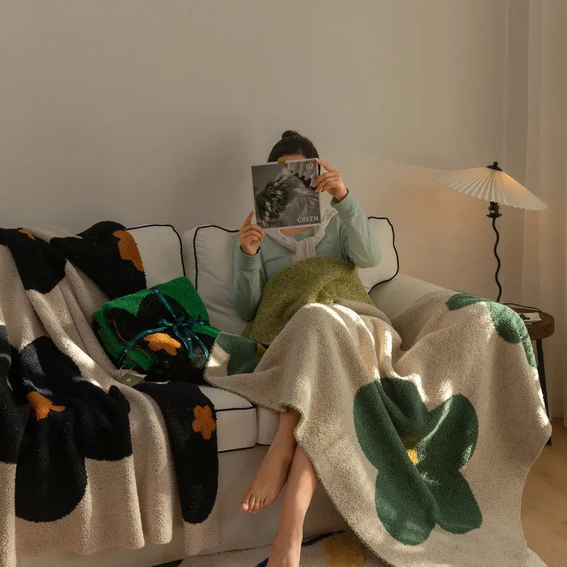 Daisy Dreamland πΌβ¨ Floral Throw Blanket for Cozy Vibes! - Pixie Quill