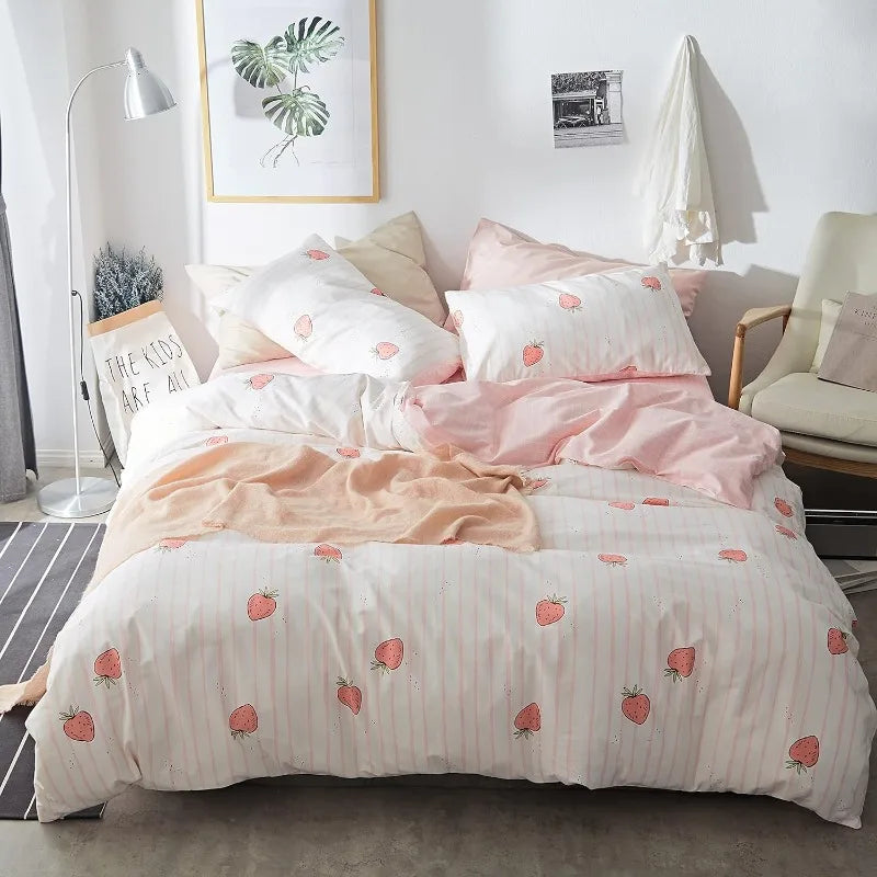 Kawaii Strawberry Dreams Duvet Cover Set - Adorable 3-Piece Cotton Bedding for Cozy Comfort ๐โจ