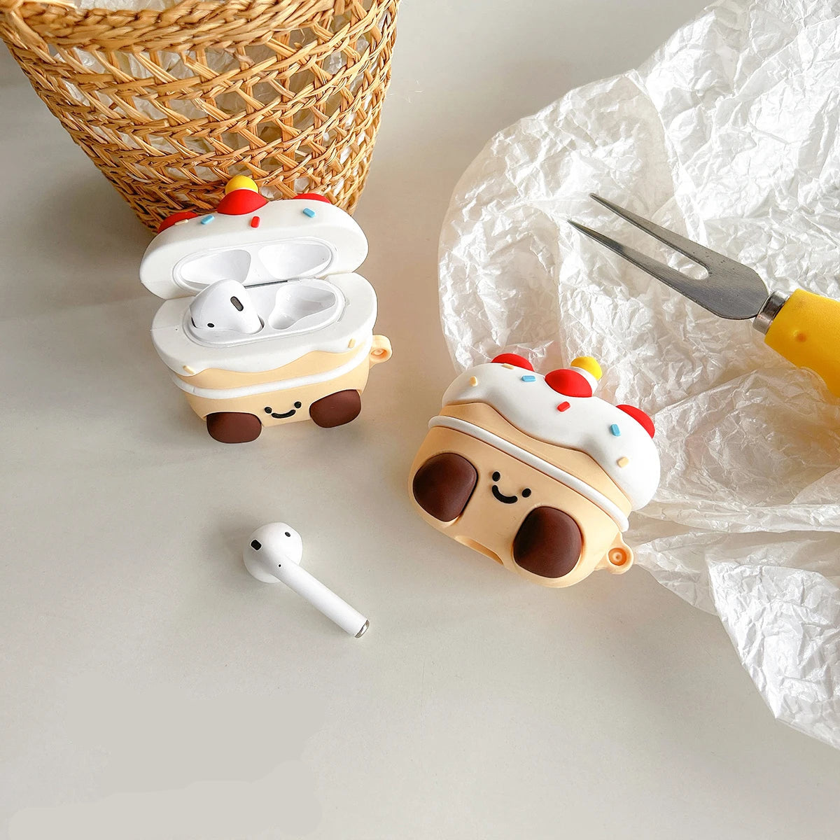 Kawaii 3D Strawberry Cake Bear Silicone Case ๐ฐ๐ป for Apple AirPods 2/3/Pro - Cute Earphone Cover! ๐งโจ