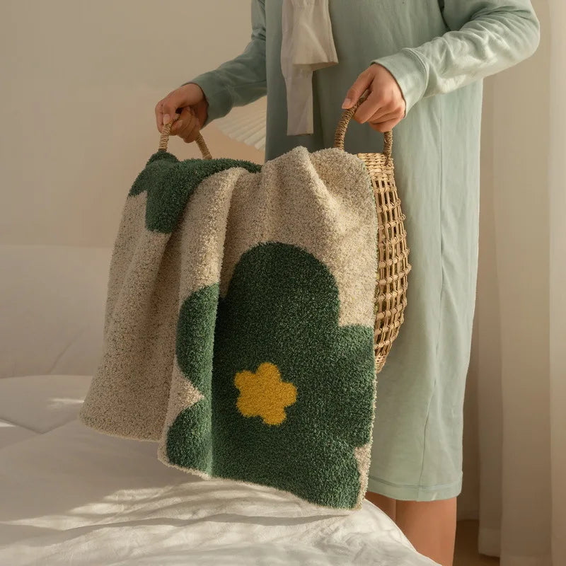 Daisy Dreamland πΌβ¨ Floral Throw Blanket for Cozy Vibes! - Pixie Quill