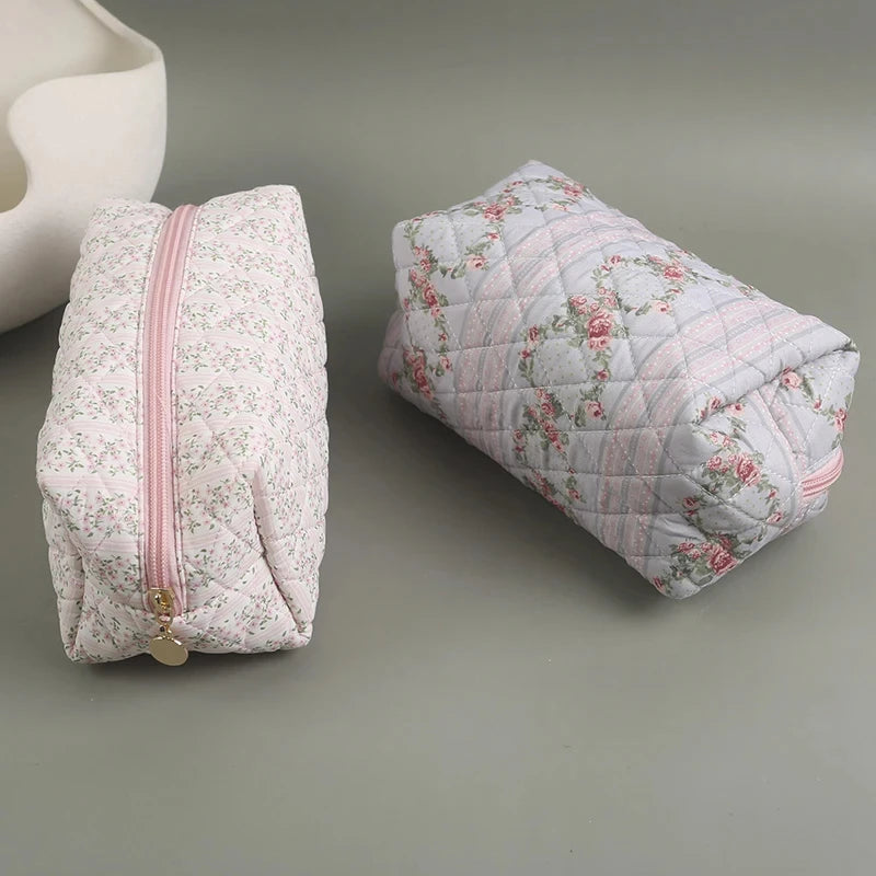 Kawaii Floral Makeup Bag πΈβ¨ | Cute Portable Cosmetic Pouch for Travel & Storage π | Perfect Gift for Sweet Girls & Women π