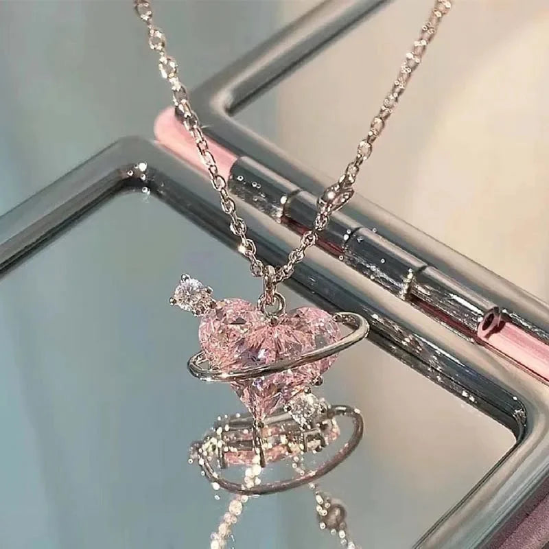 Kawaii Pink Planet Heart Zircon Pendant Necklace ππ | Trendy Clavicle Chain for Fashionable Women | Perfect Valentine's Day Gift πβ¨