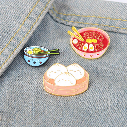 Kawaii Cartoon Ramen Enamel Pin 🍜✨ - Cute Brooch with Bowl & Chopsticks for Denim Shirts & Gifts 🎁💖