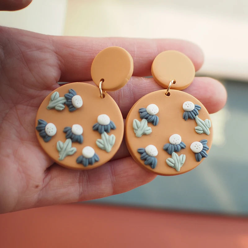 Handmade Pastel Pink Daisy Pattern Polymer Clay Dangle Earrings Set For Women 🌸💖