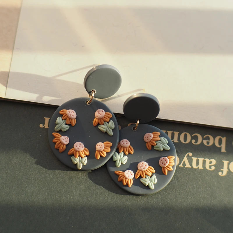 Handmade Pastel Pink Daisy Pattern Polymer Clay Dangle Earrings Set For Women 🌸💖