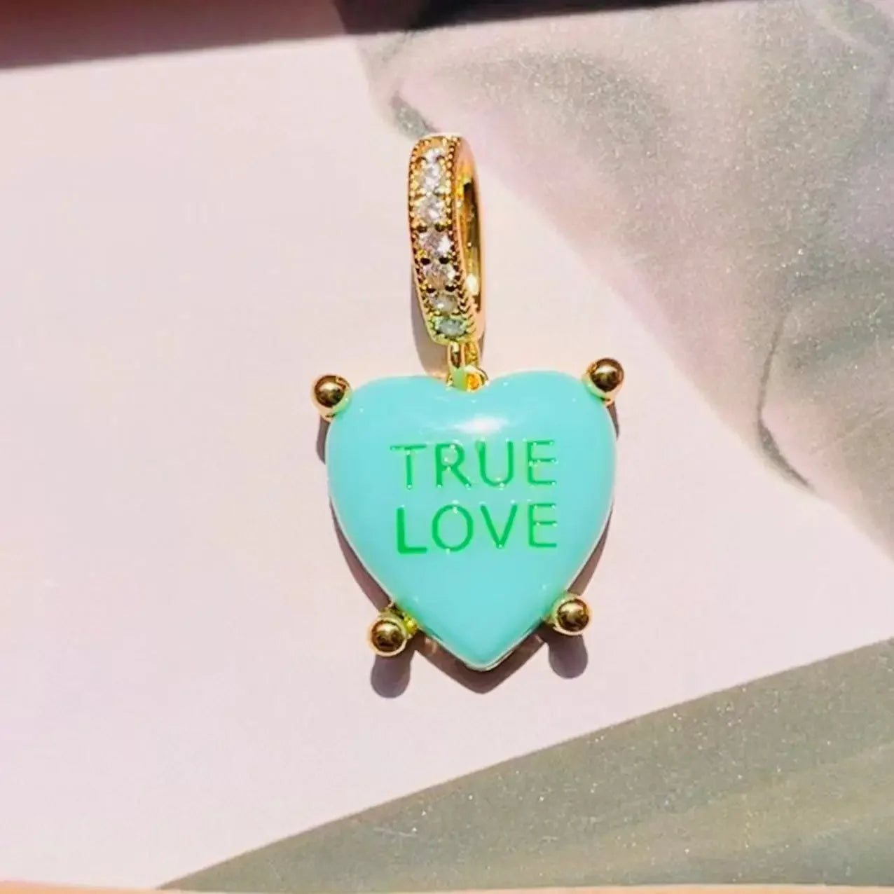 💖 Cute Colorful Heart Pendant Necklace ✨ Y2K Resin Charm with Zircon Accents for Trendy Women 🌈