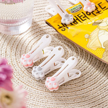 Kawaii 12-Piece Cat-Themed Clothespins 🐾✨ Adorable Quilt Hangers for Windproof Drying & Organization! 🌈🧺