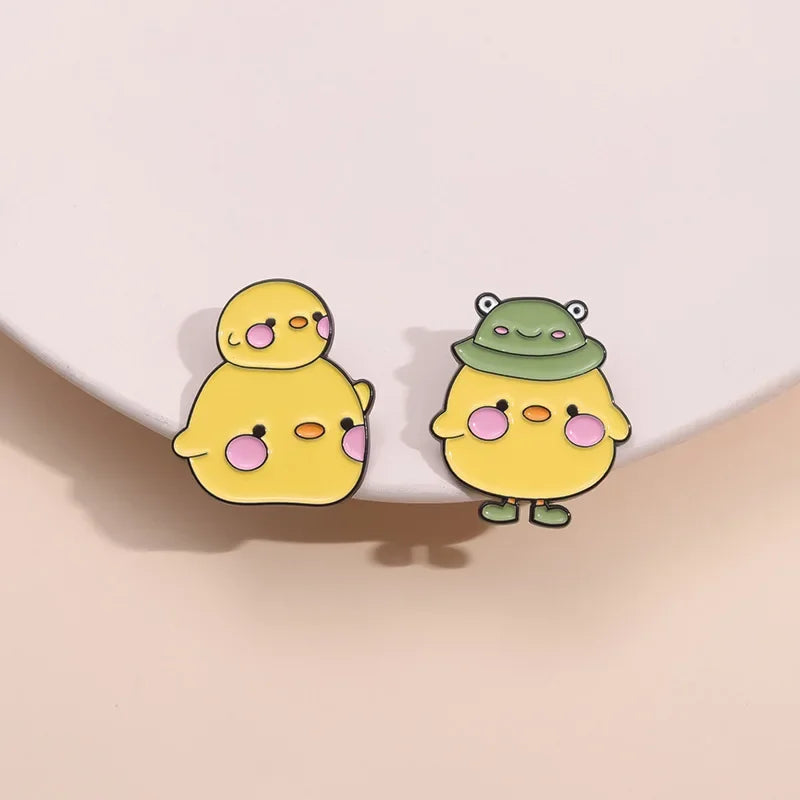 Adorable Kawaii Yellow Duck Enamel Pin 🦆✨ Fun Brooch for Backpacks & Outfits!