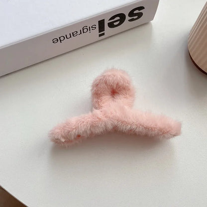 Kawaii Fluffy Crab Hair Claw Clips 🦀✨ Cute Faux Fur Ponytail Holders for Women & Girls - Adorable Winter Hair Accessories! ❄️💖