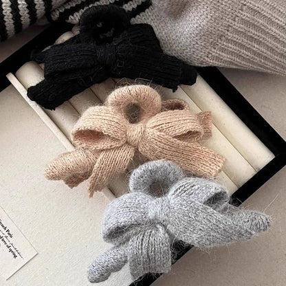 Kawaii Plush Bow Claw Clip 🎀✨ - Cozy Wool Hair Accessory for Women 💖💇‍♀️