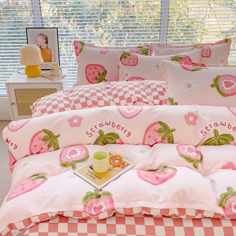 Charming Strawberry Dreamland Duvet Set 🍓✨ Cozy Kawaii Bedding for Sweet Sleep!