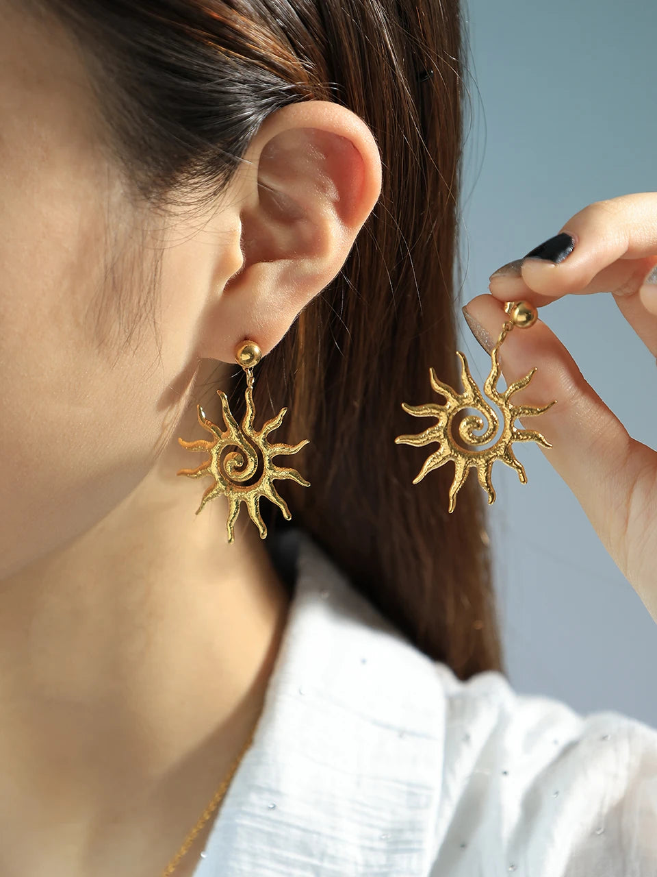 Hollow Sun Shape Stainless Steel Stud Earring For Women 14K Plated Cute Solar Charm 💖☀️ Dainty Vintage Vibe