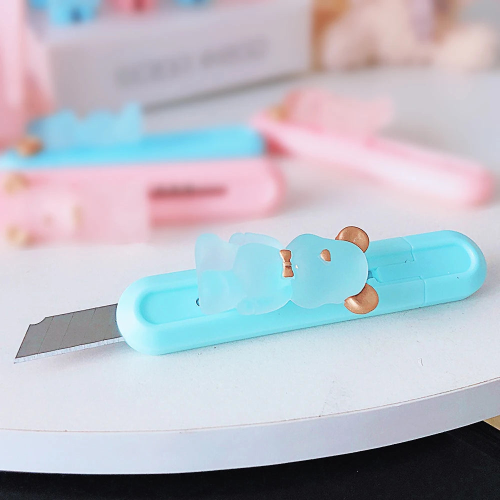 Kawaii Strawberry Mini Art Cutter ✂️🍓 - Pocket-Sized Utility Knife for Creative DIY & School Supplies! 🏫✨