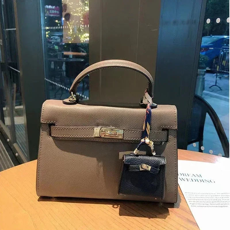 Kawaii Mini Leather Bag for AirPods & Galaxy Buds 🎧✨ - Adorable Charm Case!