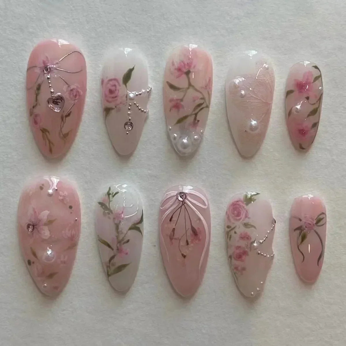 Kawaii  24Pcs Almond Press-On Nails - Cute  Designs & Stylish Fake Nail Art! 💅🌟