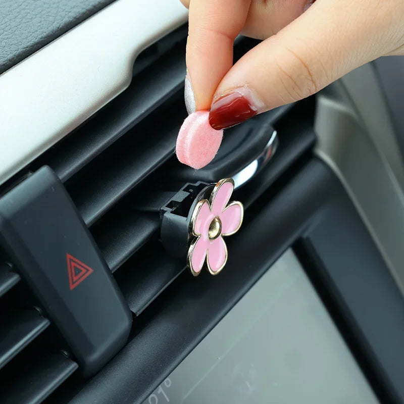 Kawaii Daisy Air Freshener 🌸✨ Cute Mini Flower Clip for Car Aromatherapy & Decoration 🚗💖