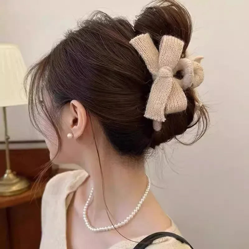 Kawaii Plush Bow Claw Clip 🎀✨ - Cozy Wool Hair Accessory for Women 💖💇‍♀️