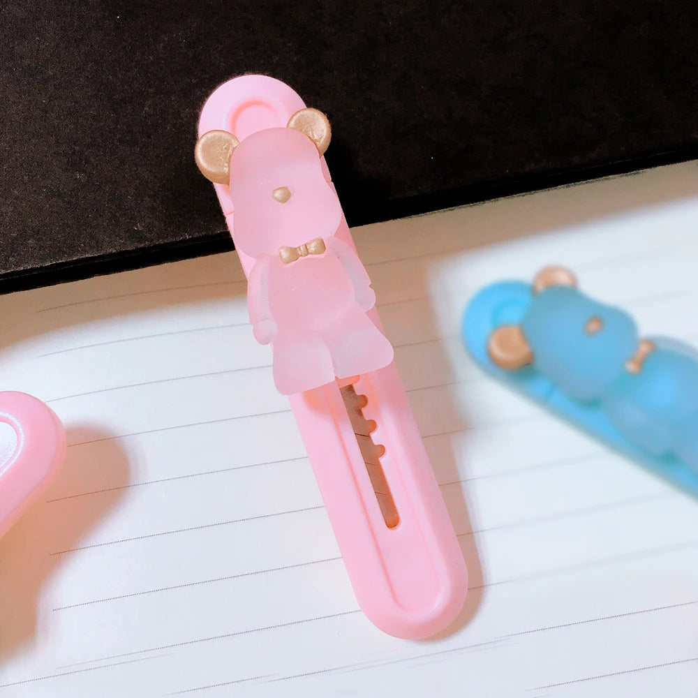 Kawaii Strawberry Mini Art Cutter ✂️🍓 - Pocket-Sized Utility Knife for Creative DIY & School Supplies! 🏫✨