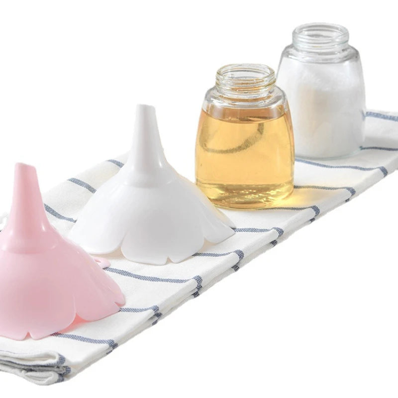 Kawaii Cherry Blossom Mini Funnels Set 🌸✨ | Cute Kitchen Accessories for Oils & Liquids 🍶🌈