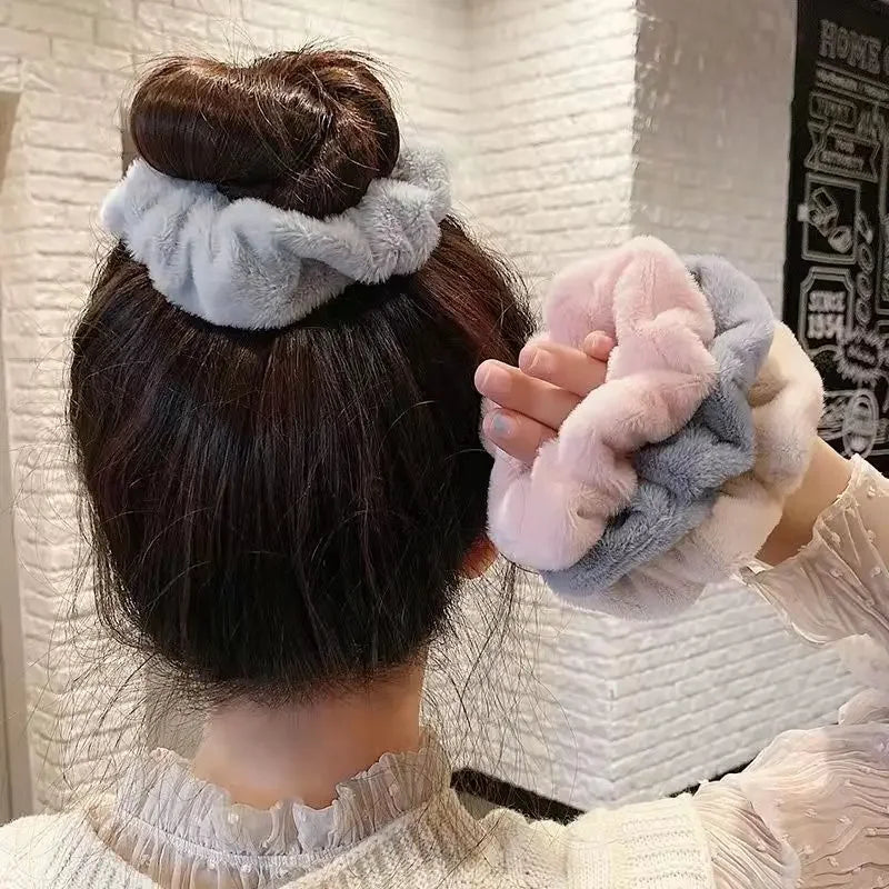 Kawaii Soft Plush Pompom Hair Ties for Girls & Women 🎀✨ - Cute Elastic Hair Bands for Winter Fashion! 🌟💖