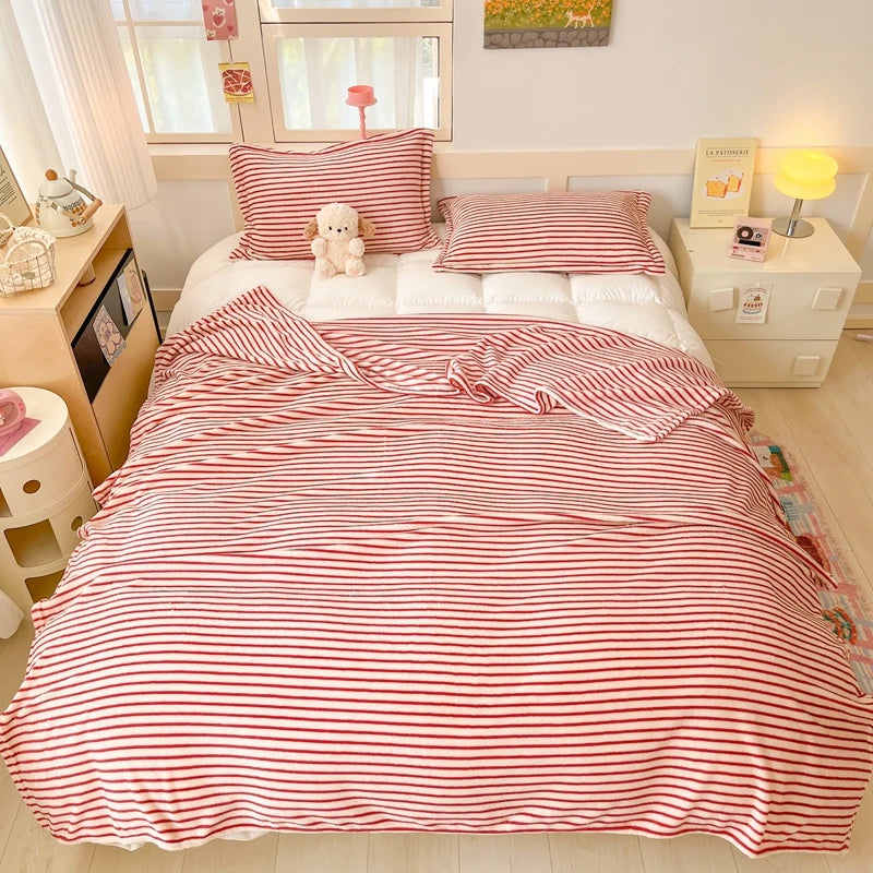 Cute Strawberry Dreams 🍓✨ Cozy Flannel Blanket for Kids - Perfect for Cuddles & Adventures! 🌟🛋️ - Pixie Quill