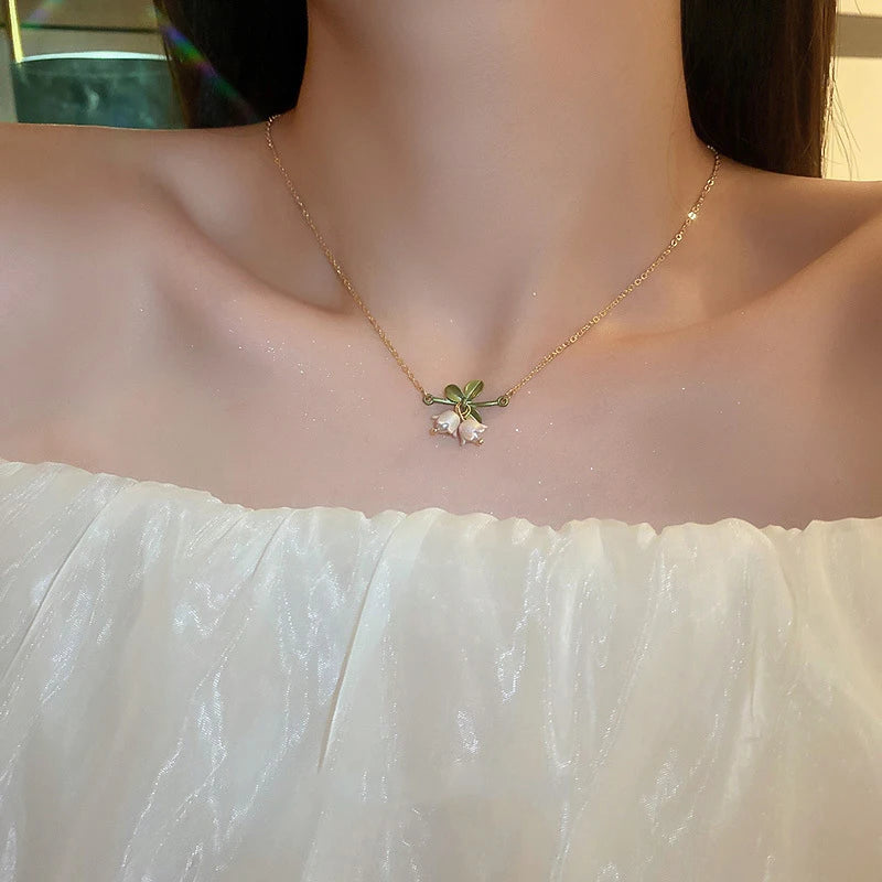 Kawaii Enamel Bell Orchid Pearl Choker 🌸✨ – Cute Floral Pendant Necklace for Women | Perfect Gift for Special Occasions!