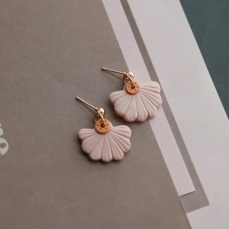 Handmade Pastel Pink Daisy Pattern Polymer Clay Dangle Earrings Set For Women 🌸💖