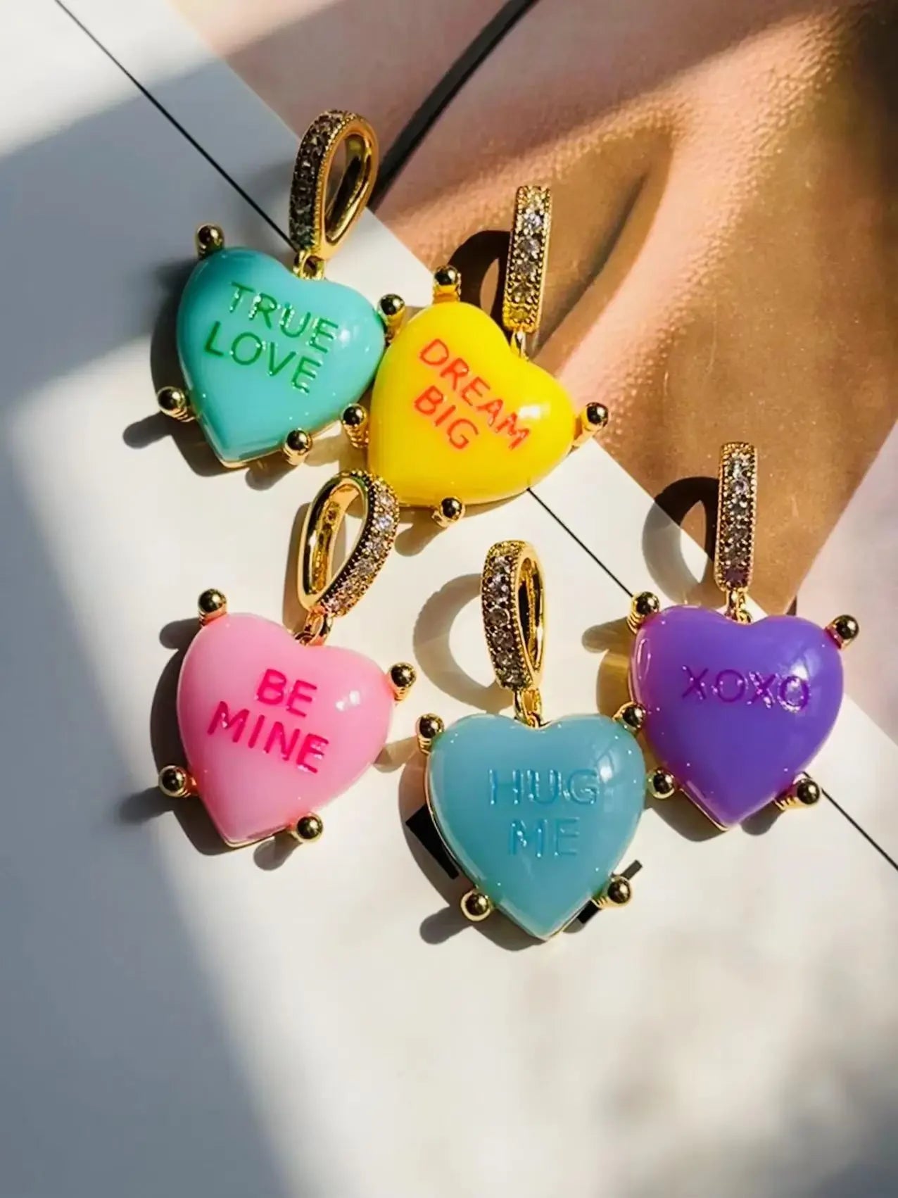 💖 Cute Colorful Heart Pendant Necklace ✨ Y2K Resin Charm with Zircon Accents for Trendy Women 🌈