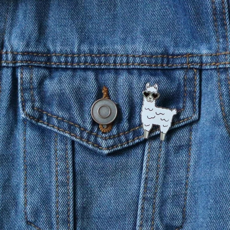 Kawaii Llama Love Enamel Pin 🎉✨ - Perfect Gift for Animal Lovers! 🦙💖