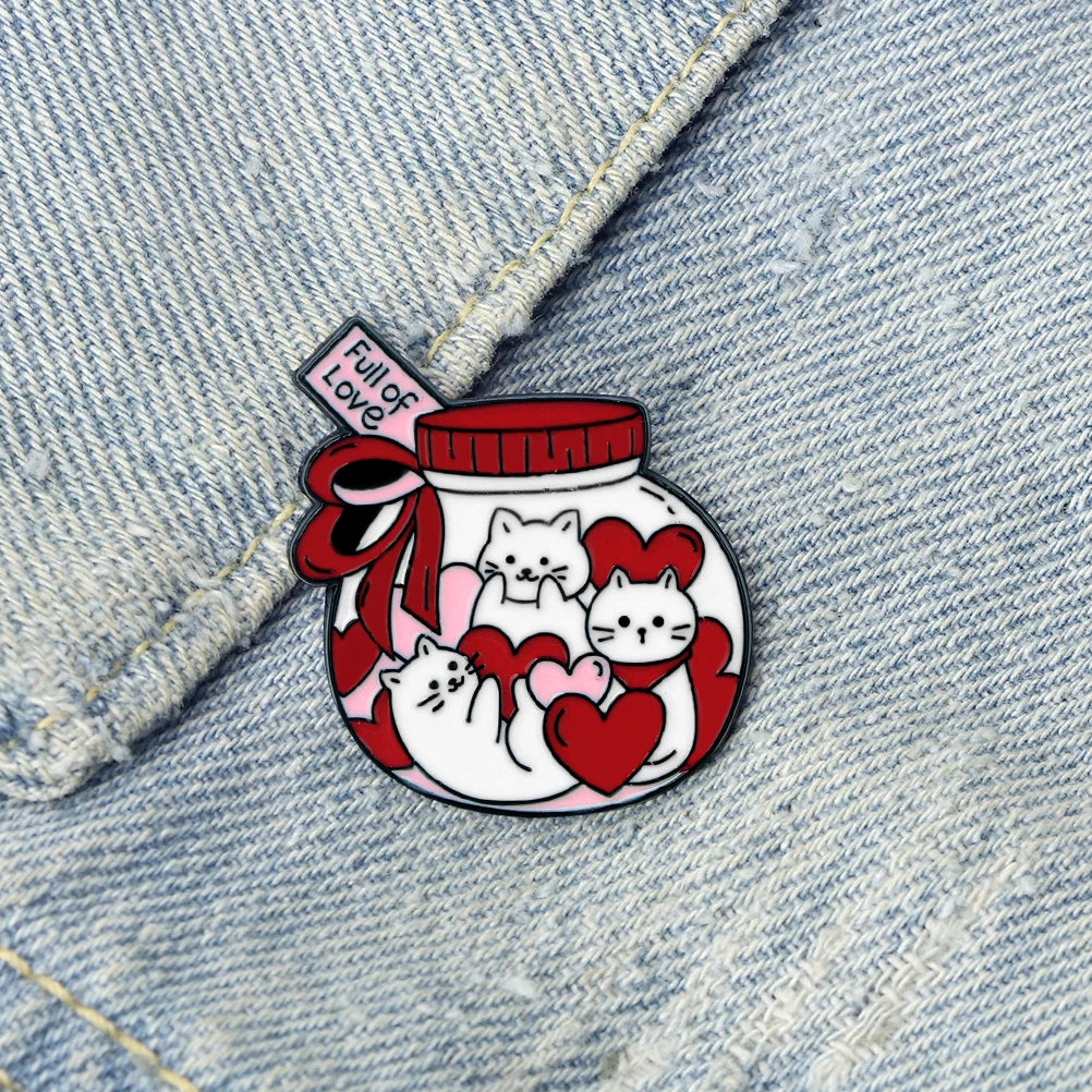 Kawaii Wink Cat Brooch with Red Heart ❤️ | Cute Cup Kitty Enamel Pin for Cat Lovers 🐾 | Perfect Gift for Friends 🎁
