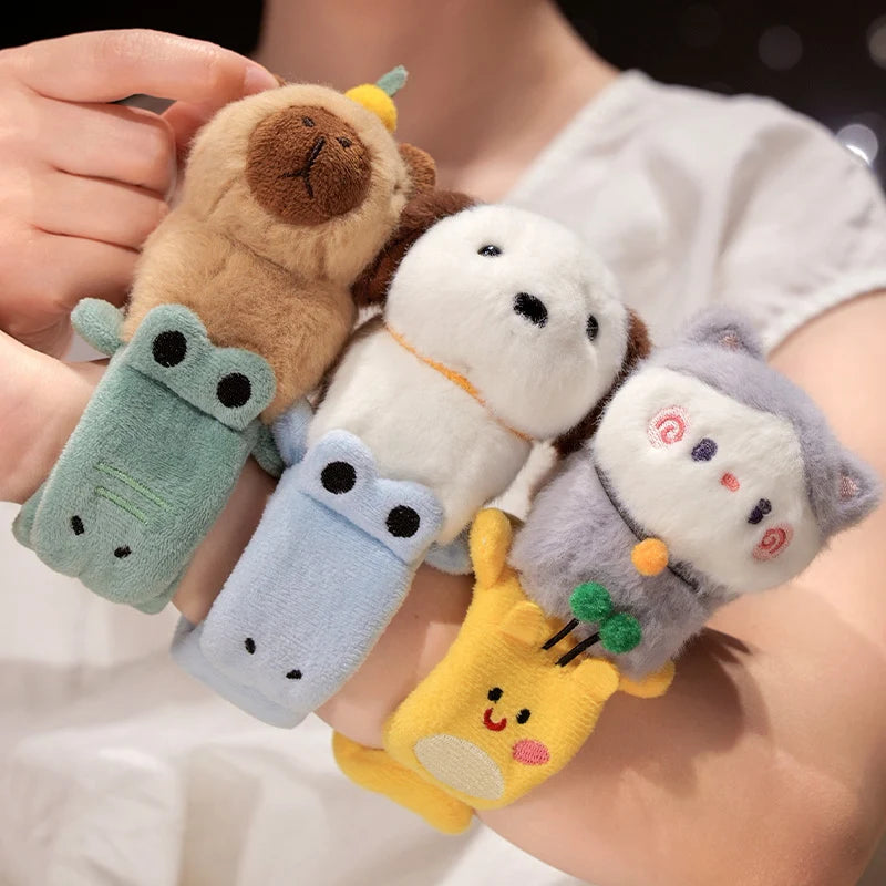 Kawaii Capybara & Friends Plush Wristband Bracelet 🐾✨ Adorable Animal Snap Wrap for Kids - Fun Gift Idea!