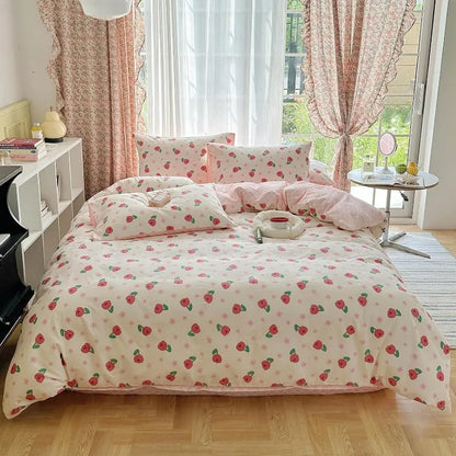 Kawaii Strawberry Dreams Duvet Cover Set - Adorable 3-Piece Cotton Bedding for Cozy Comfort 🍓✨